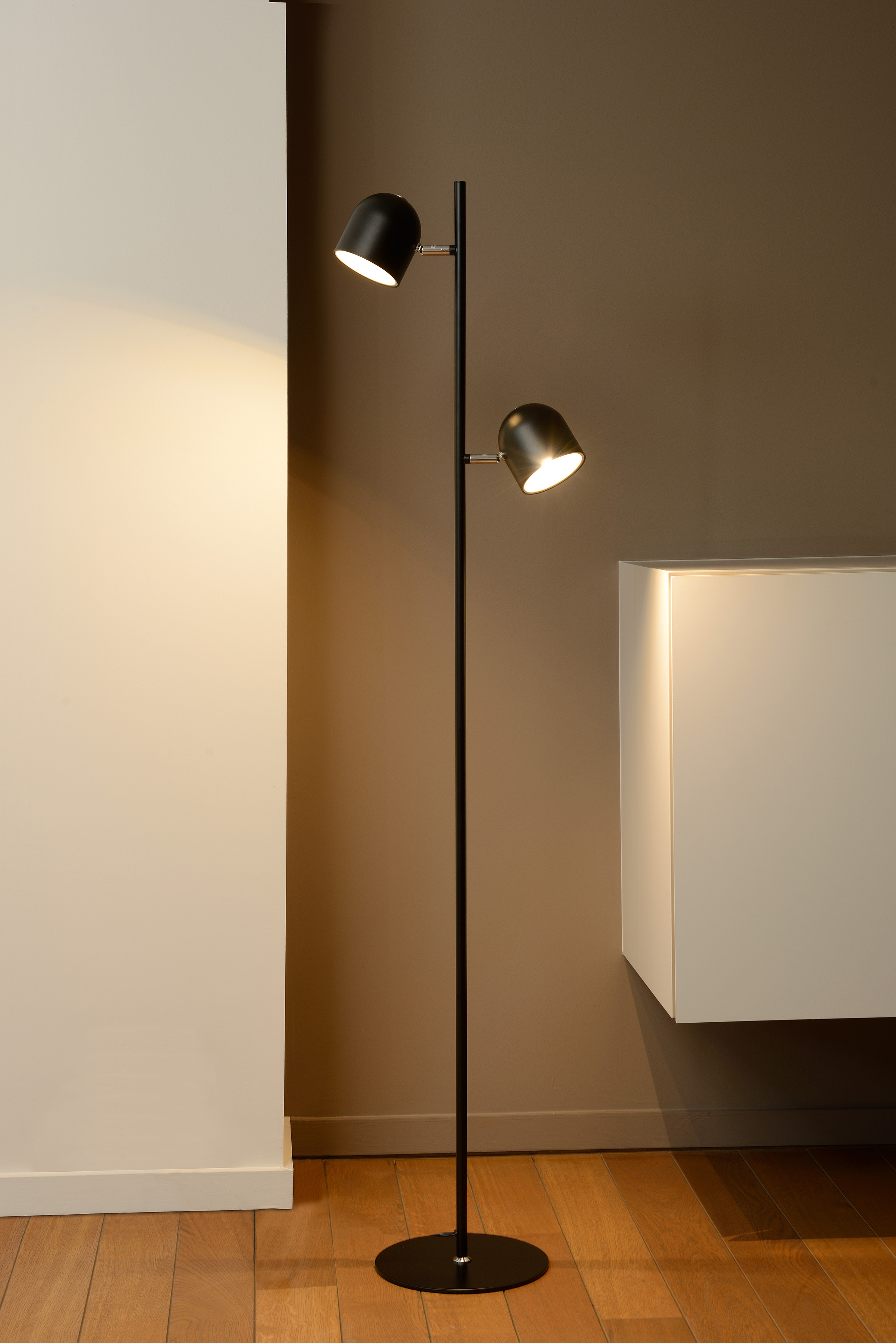 floor lamp that dims