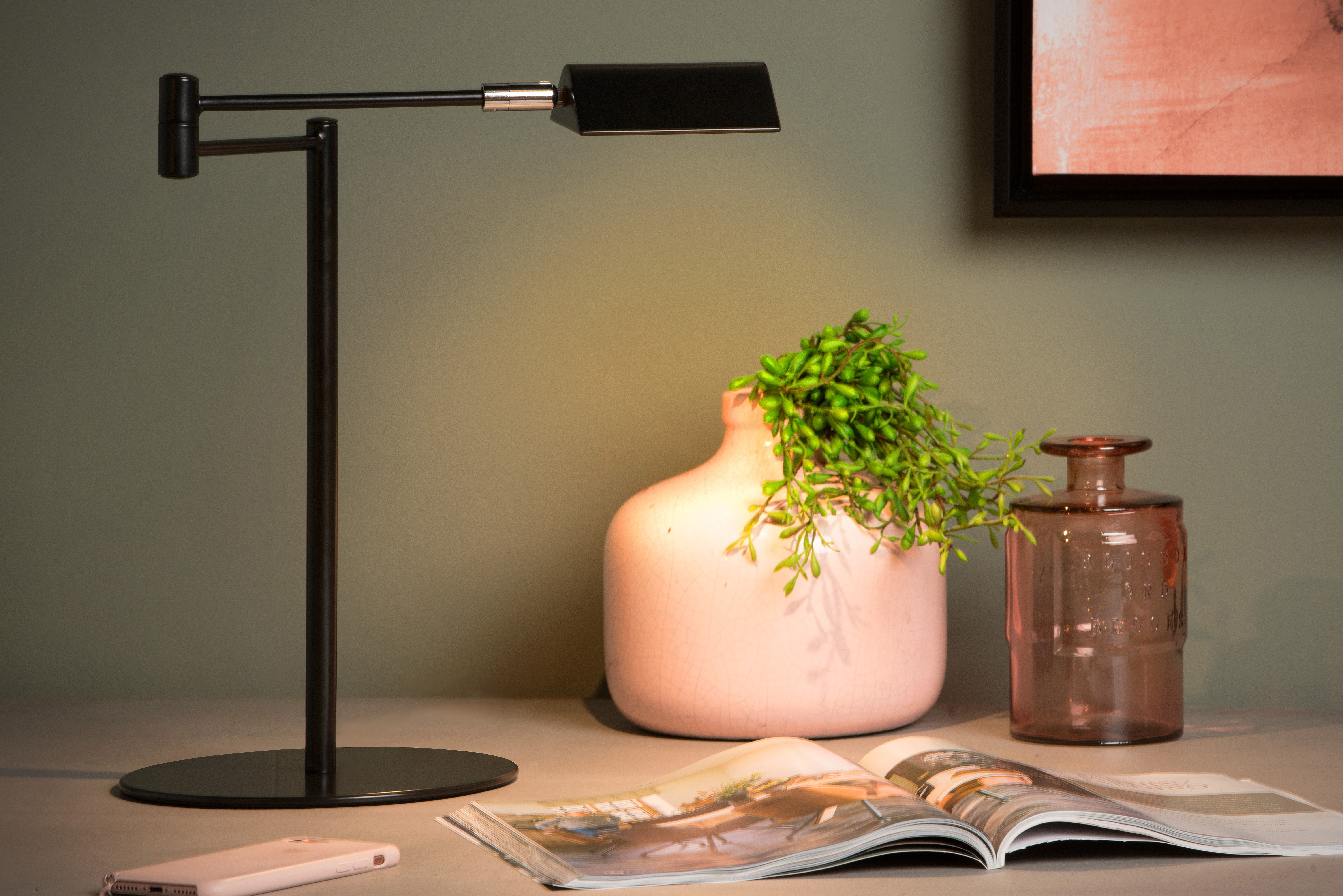 dim desk lamp