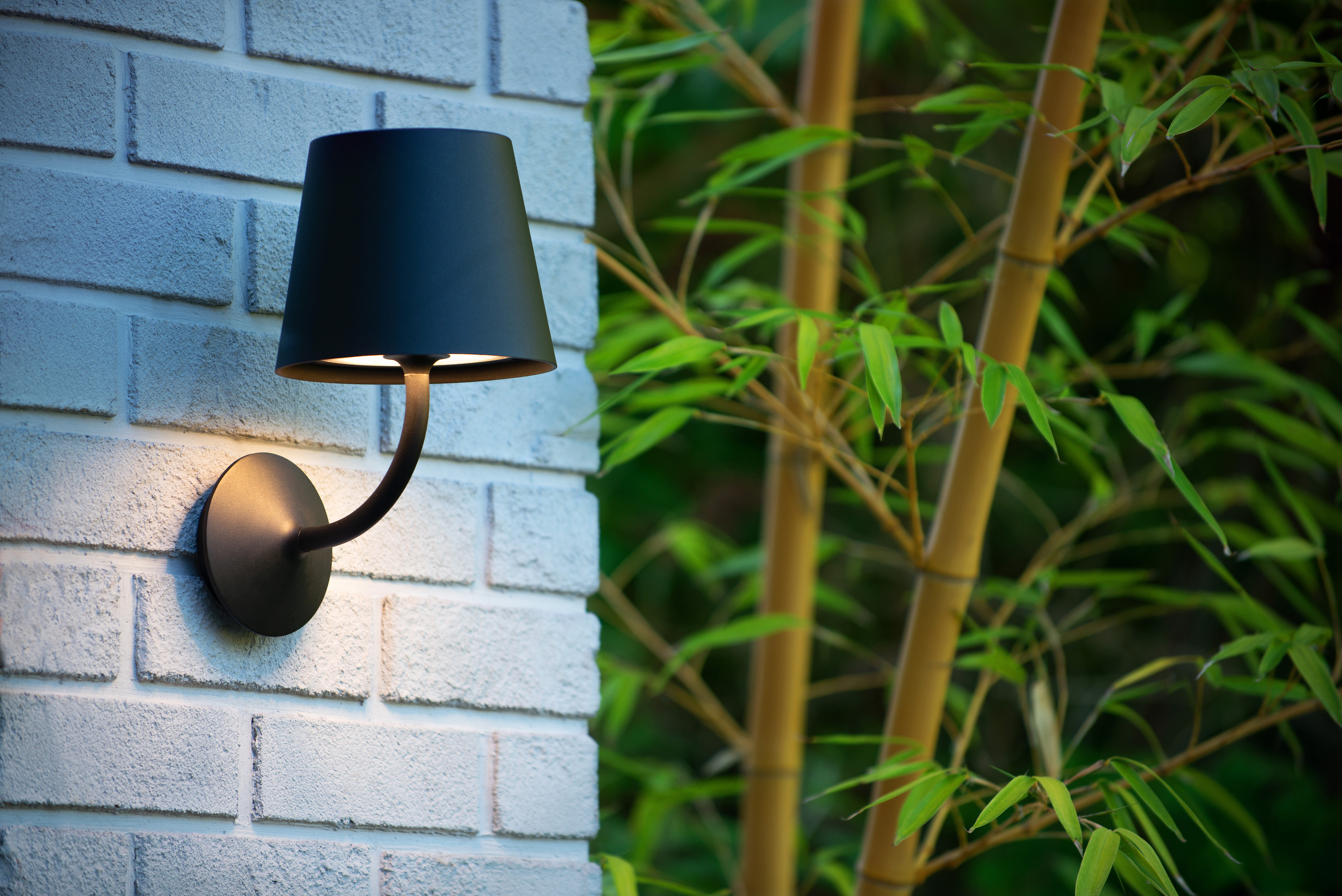 lucide wall light