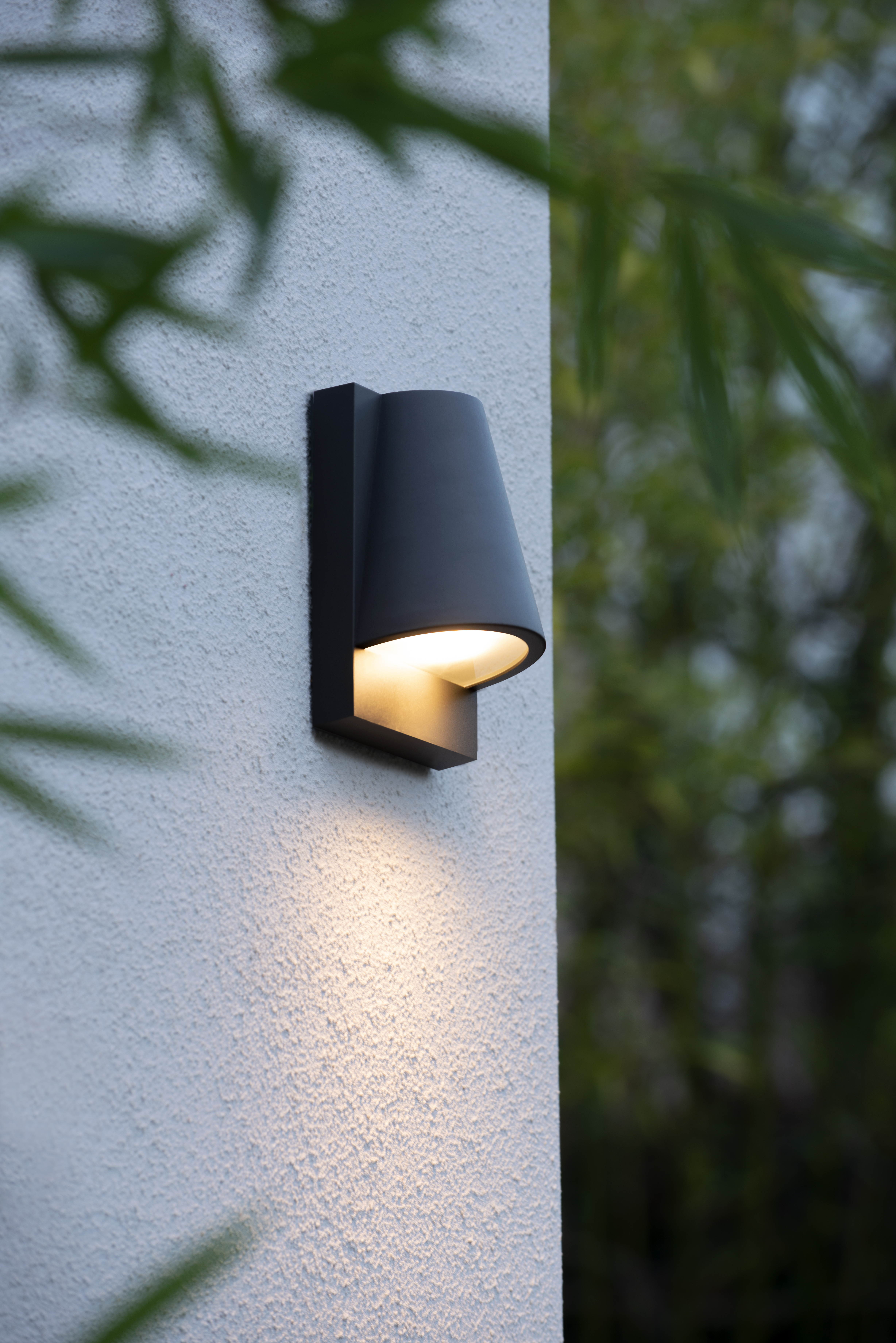 lucide wall light